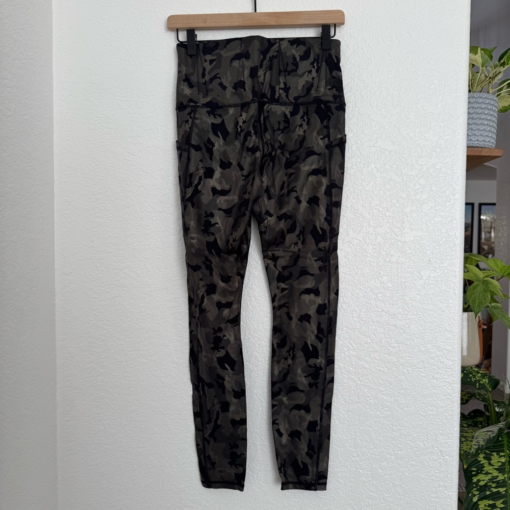 Alexo Athletica Metallic Black Camo Carrywear Leggings - Picture 8 of 9